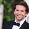 Bradley Cooper, ici lors des Golden Globes 2013, devrait être la tête d'affiche d'une adaptation Warner du roman Dark Invasion.