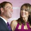 Elizabeth Hurley s'est rendue chez Selfridge à l'occasion de la soirée pour la lutte contre le cancer du sein à Londres. Shane Warne et son fils Jackson Warne étaient présents, le 8 Octobre 2012.