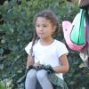 Halle Berry et sa fille Nahla devant l'école de la demoiselle le 17 janvier 2013 à Los Angeles. La petite fille était très mignonne avec sa jupe.