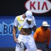 Jo-Wilfred Tsonga lors de son second tour de l'Open d'Australie face à Go Soeda (6-3, 7-6, 6-3 ) à Melbourne le 17 janvier 2013, très énervé contre les papillons de nuit