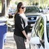 Shiri Appleby enceinte se balade dans le quartier de West Hollywood le 17 janvier 2013