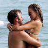 Paulina Gretzky, fille de Wayne Gretzky, et le golfeur Dustin Johnson amoureux à Hawaï le 12 janvier 2013.