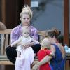 Jessica Simpson (enceinte) et sa petite fille Maxwell avec des amis a Hawai ou ils passent des vacances le 6 janvier 2013.