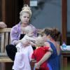 Jessica Simpson (enceinte) et sa fille Maxwell avec des amis a Hawai où ils passent des vacances, le 6 janvier 2013.