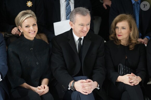 Bernard Arnault entouré de Charlene de Monaco et de Valérie Trierweiler au défilé Dior Haute Couture le 21 janvier à Paris
