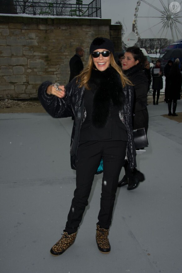 Marisa Berenson arrive au défilé Dior Haute Couture le 21 janvier à Paris
