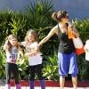 Brooke Burke détendue après son cours de gym à Malibu en compagnie de ses filles, Neriah et Sierra, le 20 janvier 2013.