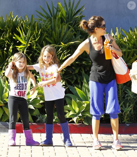 Brooke Burke détendue après son cours de gym à Malibu en compagnie de ses filles, Neriah et Sierra, le 20 janvier 2013.