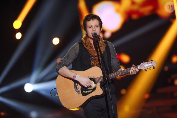 Timothée pendant le deuxième prime de Nouvelle Star à L'arche de Saint Germain, Issy-Les-Moulineaux, le 22 janvier 2013