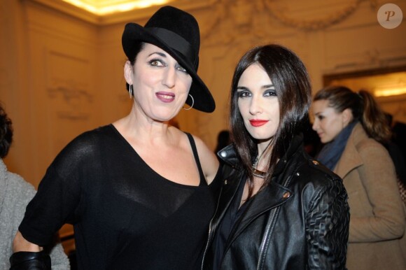 Rossy de Palma et Paz Vega au défilé Haute Couture Jean-Paul Gaultier le 22 janvier 2013