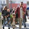 La belle Jessica Alba, son mari Cash Warren, et leurs deux filles Honor et Haven, à Los Angeles, le 26 janvier 2013