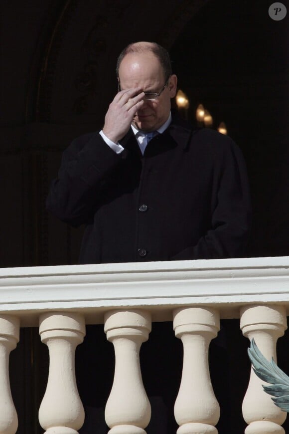 Le prince Albert de Monaco au balcon du palais princier pour la fin des célébrations de Sainte-Dévote, le 27 janvier 2013.