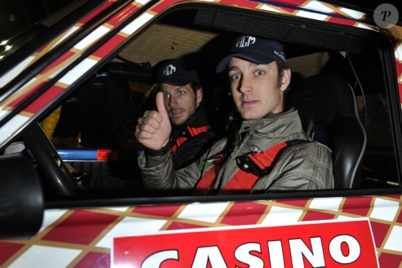 Pierre Casiraghi et son copilote Jean-Thierry Besins, un ami d'enfance, prenaient le 27 janvier 2013 le départ du Rallye Monte-Carlo historique au volant d'une Alpine R5, à Monaco, en présence du prince Albert et de Beatrice Borromeo.