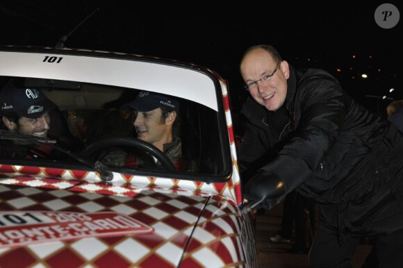Pierre Casiraghi et son copilote Jean Thierry Besins, le prince Albert de Monaco - Pierre Casiraghi participe au 16eme rallye historique de Monte-Carlo le 27 Janvier 2013.