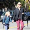 L'actrice Naomi Watts va chercher son fils Alexander à l'école dans le quartier de Brentwood à Los Angeles, le 28 janvier 2013.