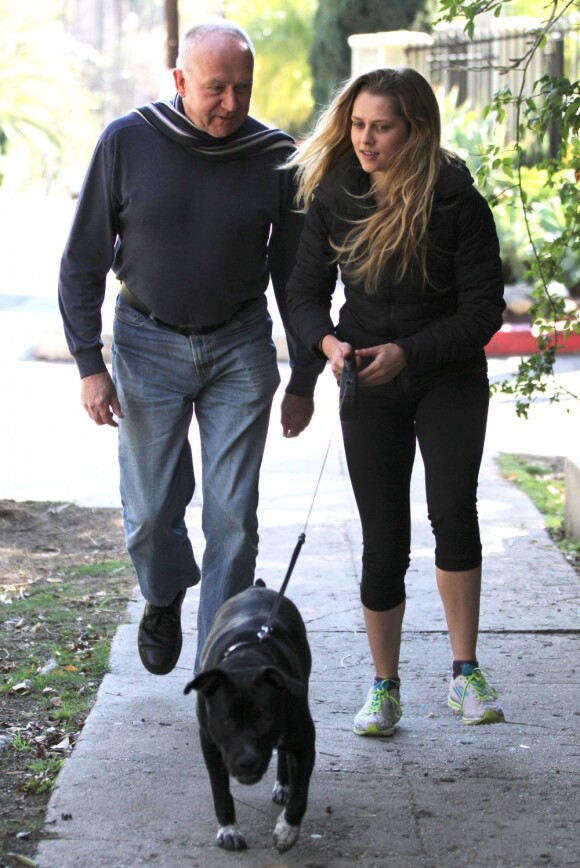 Teresa Palmer et son papa dans les rues de Los Angeles, le 28 janvier 2013.