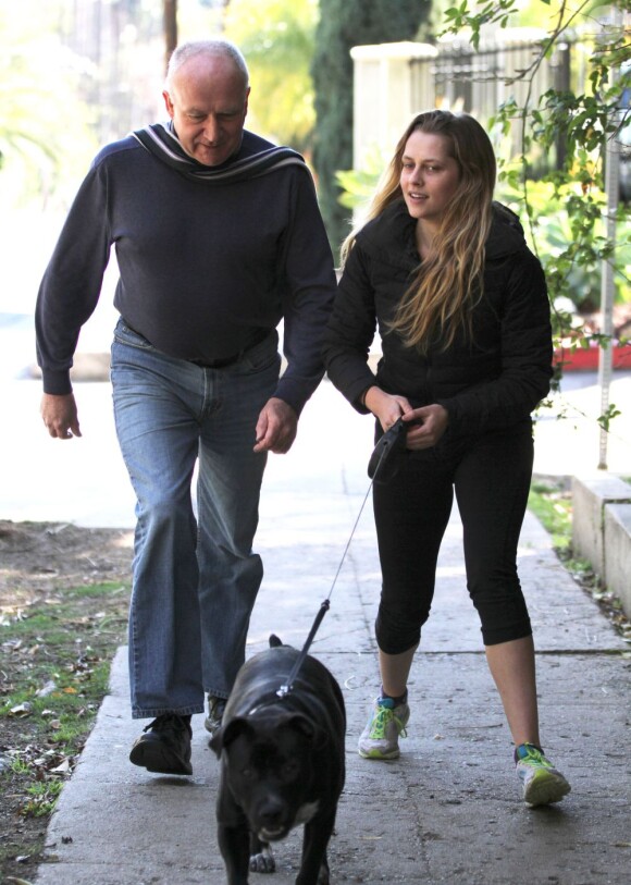 Teresa Palmer et son père dans les rues de Los Angeles, le 28 janvier 2013.