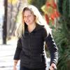 Teresa Palmer, accompagnée de son père, promène son chien dans les rues de Los Angeles, le 28 janvier 2013.