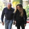Teresa Palmer, accompagnée de son père, promène son chien dans les rues de Los Angeles, le 28 janvier 2013.