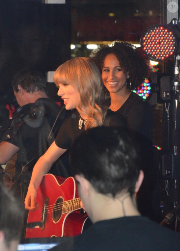 Taylor Swift en concert sur une peniche à Paris le 28 janvier 2013.