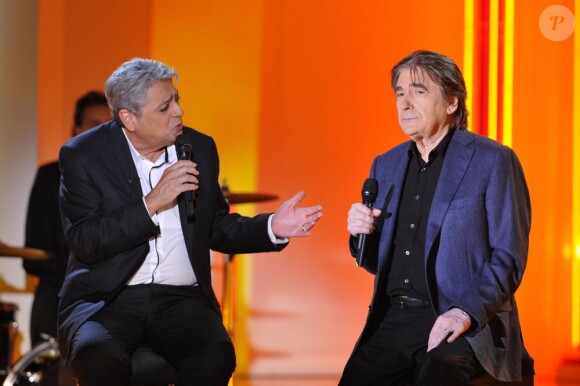 Enrico Macias, Serge Lama lors de l'enregistrement de l'émission Vivement Dimanche à Paris le 21 novembre 2012.