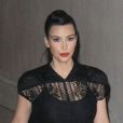 Kim Kardashian porte une robe en dentelle Lover sur un body Kardashian Kollection et des souliers Saint Laurent pour se rendre sur le plateau de l'émission Jimmy Kimmel Live!. Hollywood, le 29 janvier 2013.