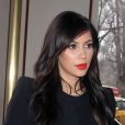 Kim Kardashian arrive au restaurant Cipriani restaurant à New York, habillée d'une robe manteau Alexander McQueen, d'un sac Hermès et des souliers Jimmy Choo. Le 15 janvier 2013.