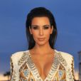 Kim Kardashian, sexy en robe et bottines Balmain à Cannes. Le 23 mai 2012.