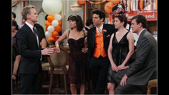Josh Radnor, Cobie Smulders, Neil Patrick Harris, Jason Segel et Alyson Hannigan dans la saison 7 de How I Met Your Mother, 2011-2012.