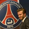 David Beckham souriant lors de sa conférence de presse au Parc des Princes le 31 janvier 2013 à Paris après la signature de son contrat qui fait de lui un joueur du PSG