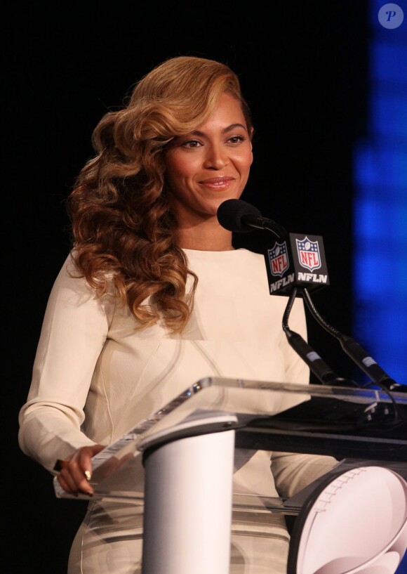 Beyoncé Knowles, radieuse au cours de sa conférence de presse pour sa prestation à la mi-temps du Super Brown XLVII au Ernest N. Morial Convention Center. Nouvelle-Orléans, le 31 janvier 2013.