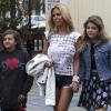 Shauna Sand, très distinguée, et ses filles Isabella et Victoria lors d'un déjeuner au Med Cafe de Los Angeles, le 2 février 2013