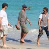 Gerard Butler et des amis sur la plage de Miami, le 4 février 2013.