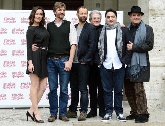 Zoé Félix et l'équipe lors du photocall du film Studio Illegale à Rome le 5 février 2013