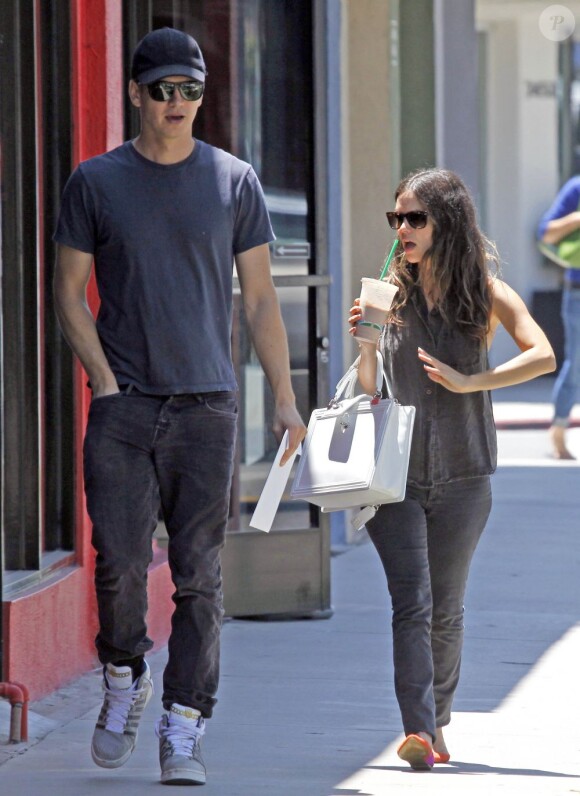 Exclu - Rachel Bilson et Hayden Christensen se promènent dans les rues de Los Angeles, le 6 juillet 2012.