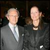Guy Wildenstein et sa femme, au Palais Brogniart, à Paris, en 2009. En janvier 2013, l'héritier de Daniel Wildenstein, décédé en 2001, fait l'objet d'une nouvelle mise en examen dans le cadre d'une enquête sur des présomptions de fraude fiscale et de blanchiment d'argent.