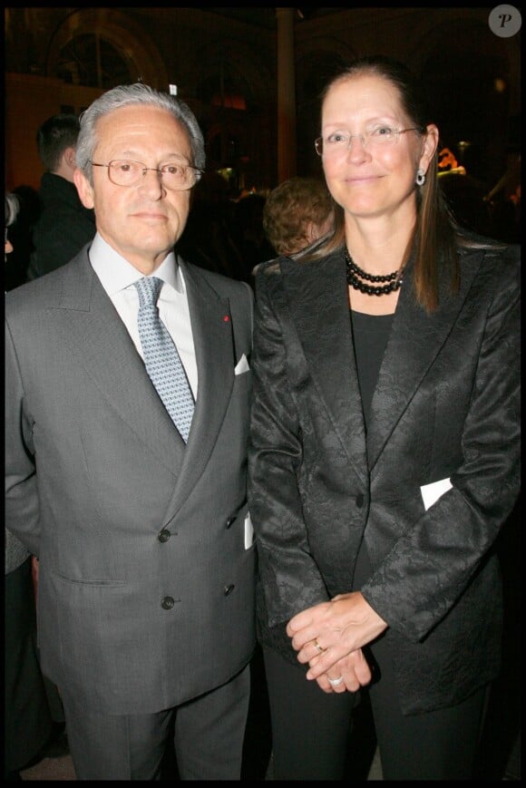 Guy Wildenstein et sa femme, au Palais Brogniart, à Paris, en 2009. En janvier 2013, l'héritier de Daniel Wildenstein, décédé en 2001, fait l'objet d'une nouvelle mise en examen dans le cadre d'une enquête sur des présomptions de fraude fiscale et de blanchiment d'argent.