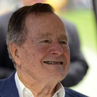 George Bush ''père'' : Des mails et des photos de lui à l'hôpital ont été volées