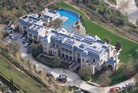 Vue aérienne, en janvier 2012, du véritable palais dans lequel vivent Gisele Bündchen, Tom Brady et leurs enfants, à Brentwood, Los Angeles. Un terrain à 11 millions de dollars, une maison à vingt...