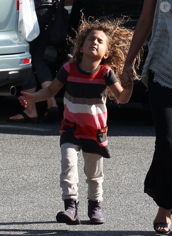 Halle Berry et sa fille Nahla font des courses à Bristol Farms à Los Angeles, le 4 fevrier 2013.