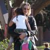 Gabriel Aubry va chercher sa fille Nahla à l'école à Los Angeles, le 17 janvier 2013.