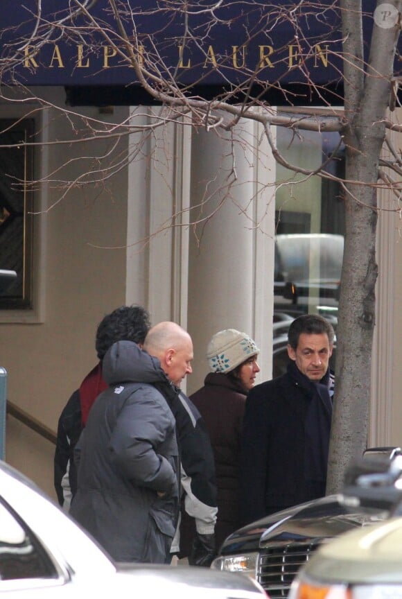 Exclu : Nicolas Sarkozy devant la boutique Ralph Lauren de New York, le 2 février 2013.
