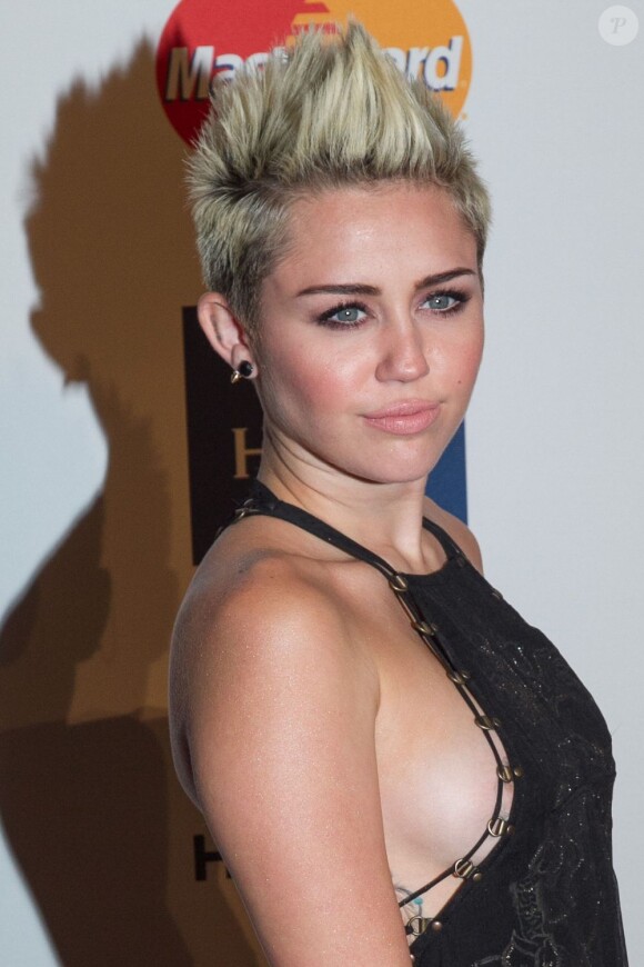 Miley Cyrus à la soirée pré-Grammy Awards organisée par Clive Davis, au Beverly Hilton Hotel à Los Angeles, le 9 février 2013.
