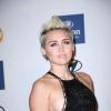 Miley Cyrus prend la pose à la soirée pré-Grammy Awards organisée par Clive Davis, au Beverly Hilton Hotel à Los Angeles, le 9 février 2013.