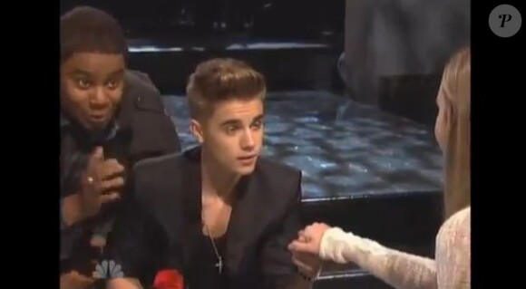 Justin Bieber et l'actrice Whoopi Goldberg sur le plateau de Saturday Night Live, le 9 février 2013.