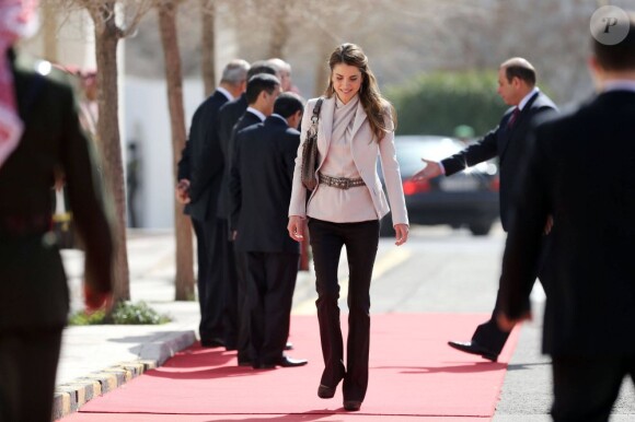 La reine Rania accompagnait le 10 février 2013 son mari le roi Abdullah II de Jordanie, qui présidait le 10 février 2013 la séance inaugurale du Parlement jordanien, à Amman, marquée par son appel à une désignation consensuelle du Premier ministre, sur le chemin d'un gouvernement parlementaire.