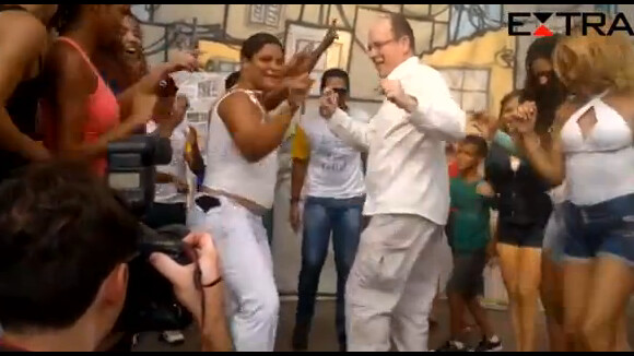 Albert de Monaco : A Rio, le prince danse la samba comme un cador
