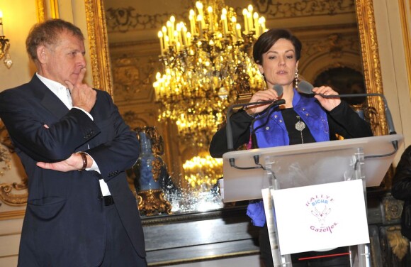Patrick Poivre d'Arvor et Chantal Jouanno lors de la conférence de presse du Rallye des Gazelles, au Sénat, le 12 février 2013