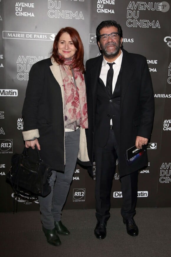 Alain Attal et sa femme lors de l'avant-première du film Möbius à Paris le 12 février 2013