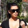 Kim Kardashian, enceinte, sort de chez elle accompagnée de Kanye West et de sa mère Kris Jenner. Los Angeles, le 12 février 2013.